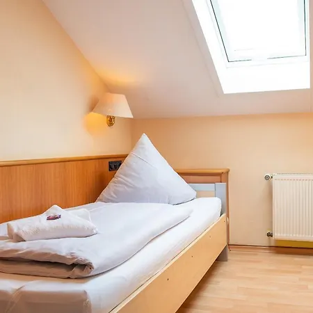 Hotel Mainperle 2*